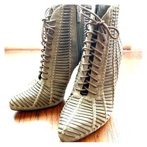 Vince Camuto heeled bootie Megara size 7.5